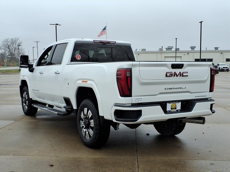 GMC Sierra 2500HD Vehicle Full-screen Gallery Image 3