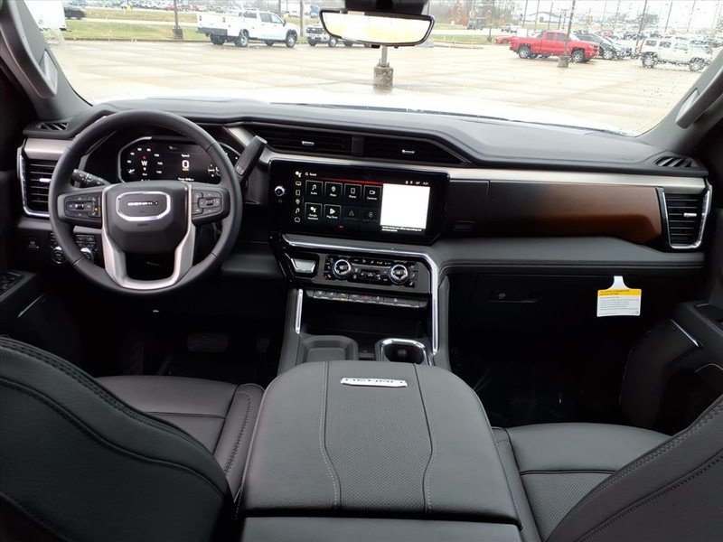 GMC Sierra 2500HD Vehicle Full-screen Gallery Image 4