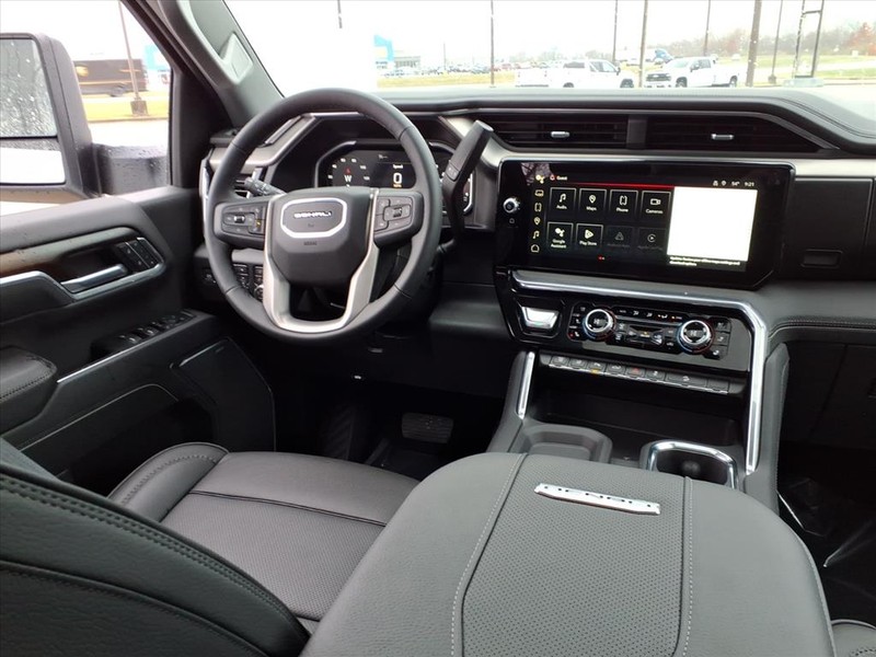 GMC Sierra 2500HD Vehicle Full-screen Gallery Image 7