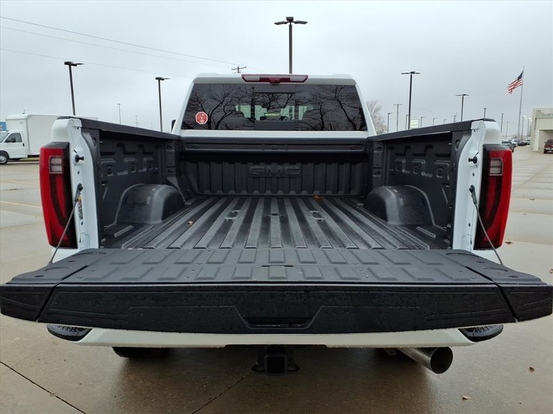 GMC Sierra 2500HD Vehicle Full-screen Gallery Image 19