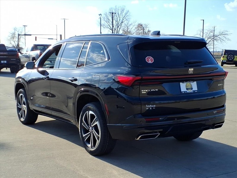 Buick Enclave Vehicle Full-screen Gallery Image 3