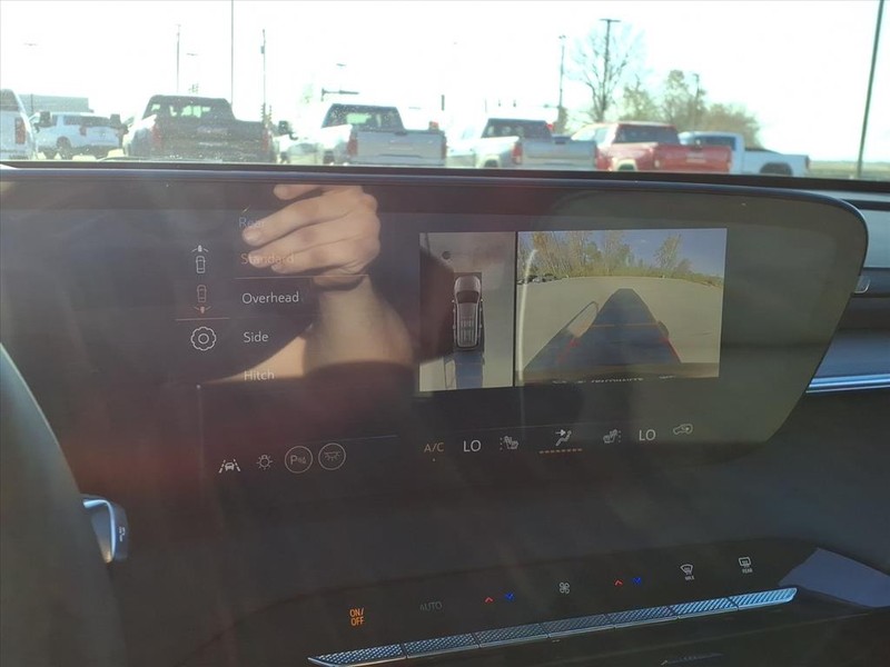 Buick Enclave Vehicle Full-screen Gallery Image 9