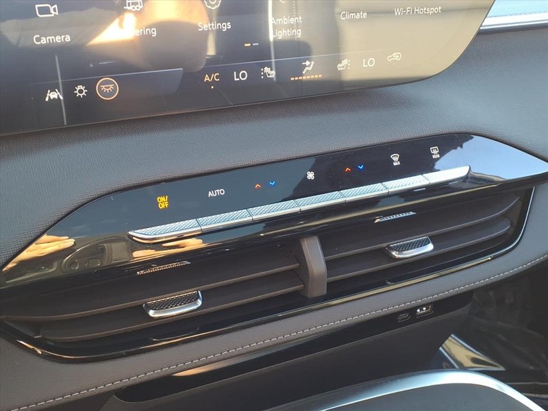 Buick Enclave Vehicle Full-screen Gallery Image 10