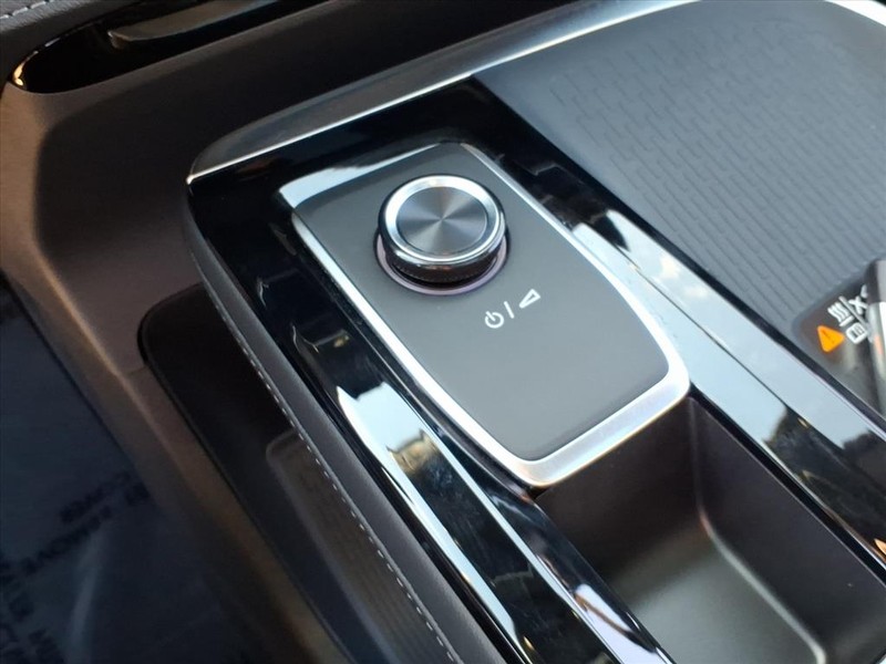 Buick Enclave Vehicle Full-screen Gallery Image 11