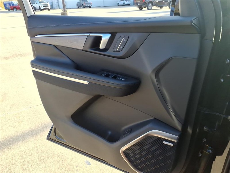 Buick Enclave Vehicle Full-screen Gallery Image 15