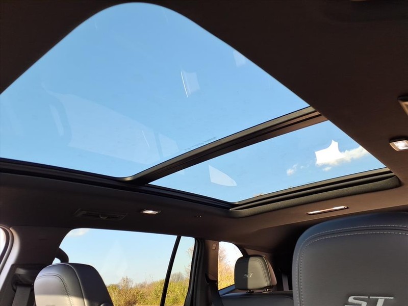 Buick Enclave Vehicle Full-screen Gallery Image 17