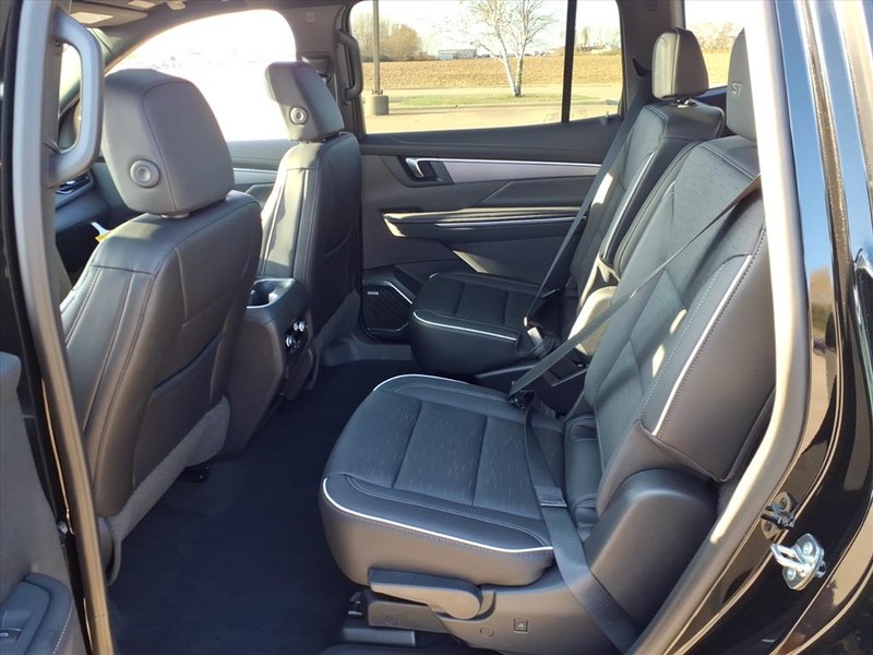 Buick Enclave Vehicle Full-screen Gallery Image 18