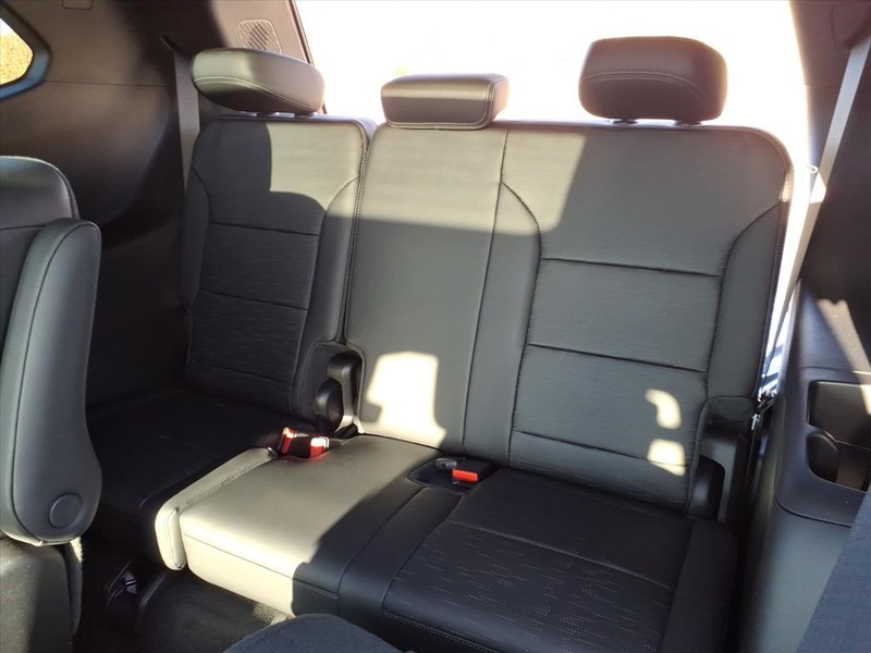 Buick Enclave Vehicle Full-screen Gallery Image 19