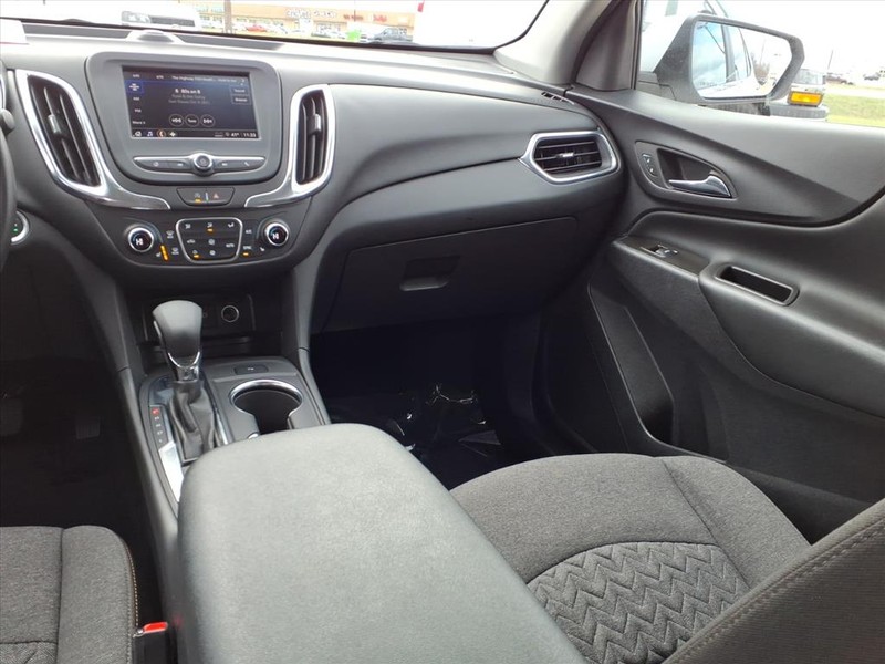 Chevrolet Equinox Vehicle Full-screen Gallery Image 10