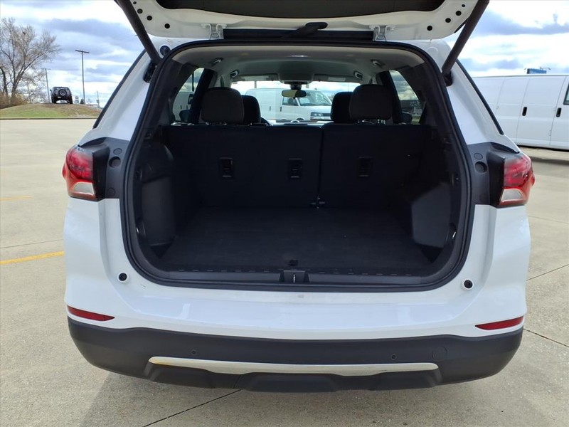 Chevrolet Equinox Vehicle Full-screen Gallery Image 22