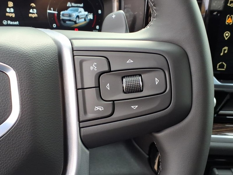 GMC Sierra 1500 Vehicle Full-screen Gallery Image 13