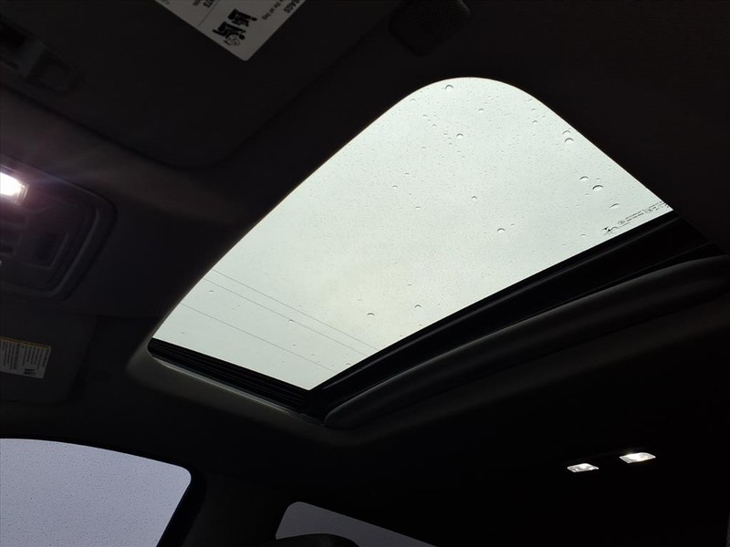 Chevrolet Silverado 1500 Vehicle Full-screen Gallery Image 21