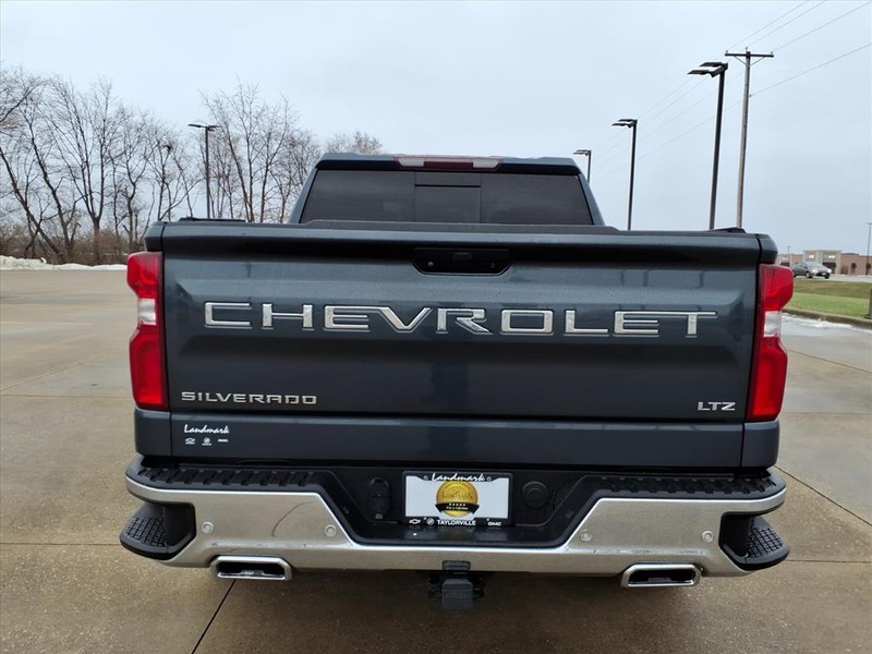 Chevrolet Silverado 1500 Vehicle Full-screen Gallery Image 24