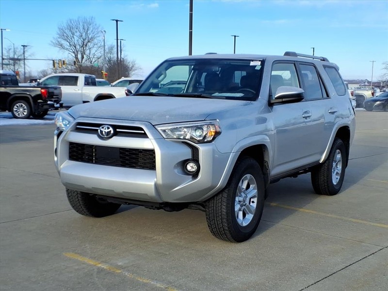 Toyota 4Runner Vehicle Full-screen Gallery Image 2