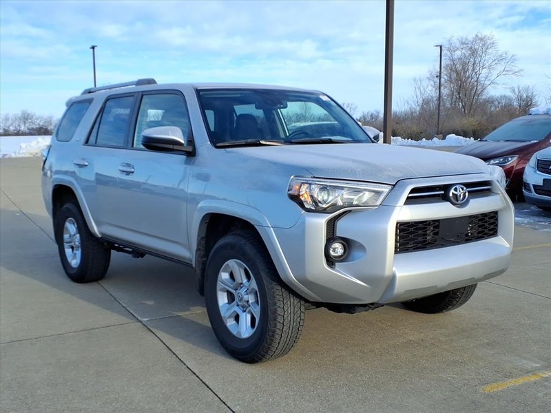 Toyota 4Runner Vehicle Full-screen Gallery Image 6