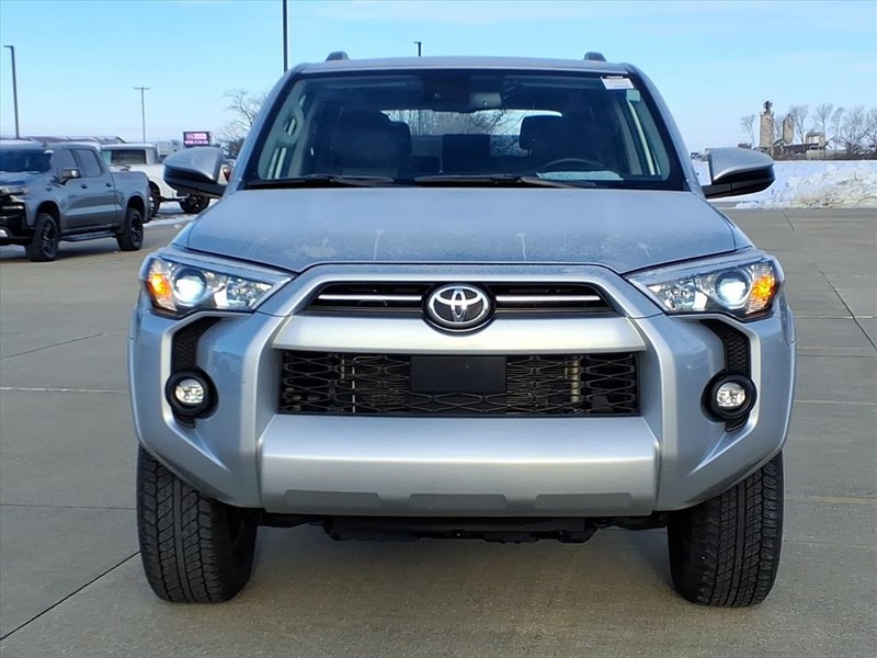 Toyota 4Runner Vehicle Full-screen Gallery Image 7