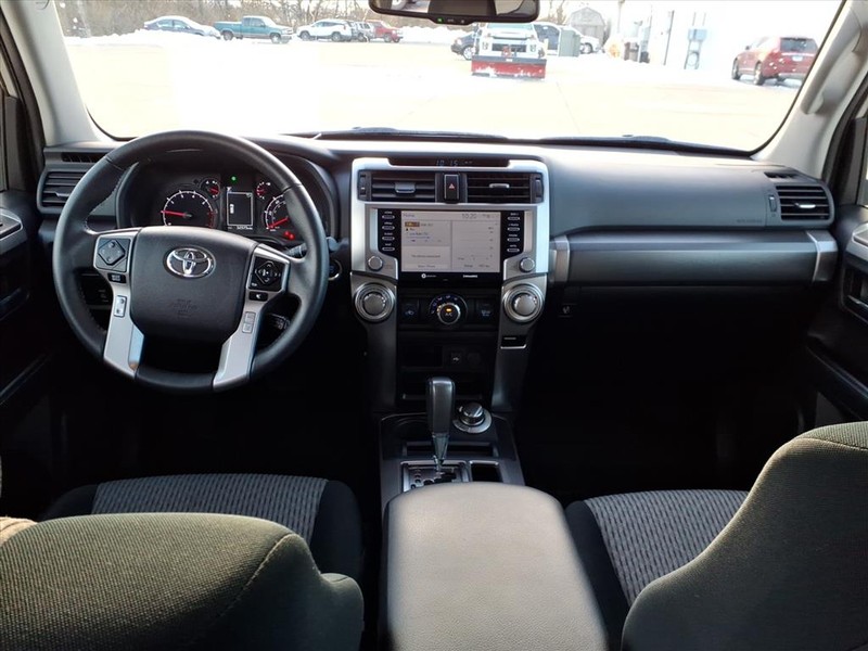 Toyota 4Runner Vehicle Full-screen Gallery Image 8