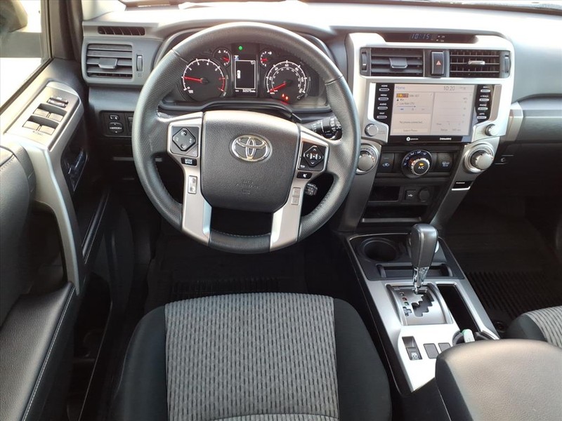 Toyota 4Runner Vehicle Full-screen Gallery Image 9