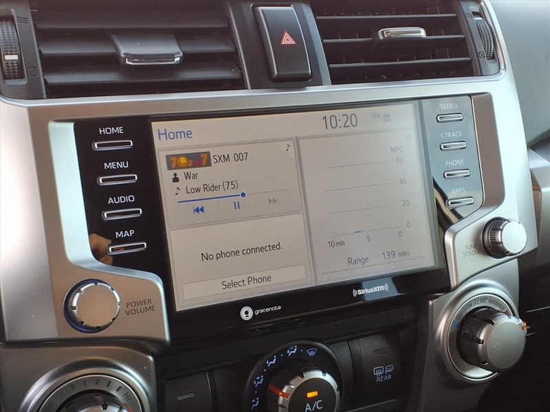 Toyota 4Runner Vehicle Full-screen Gallery Image 12