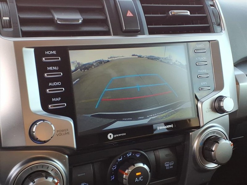 Toyota 4Runner Vehicle Full-screen Gallery Image 13