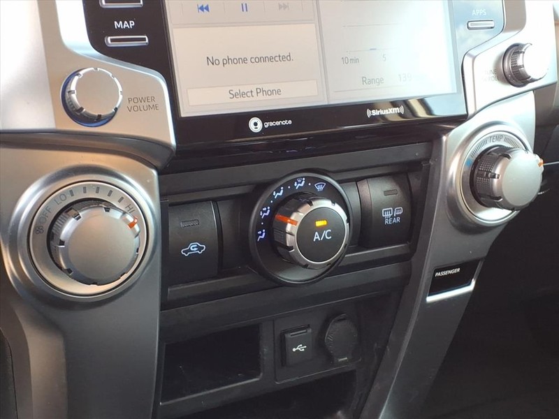 Toyota 4Runner Vehicle Full-screen Gallery Image 14