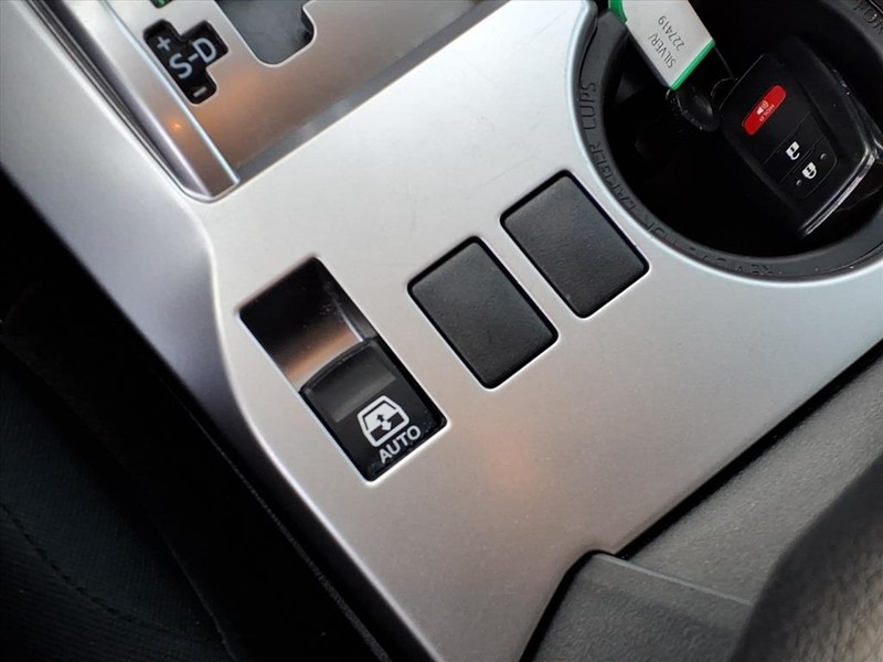 Toyota 4Runner Vehicle Full-screen Gallery Image 16