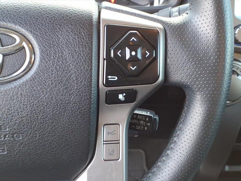 Toyota 4Runner Vehicle Full-screen Gallery Image 18