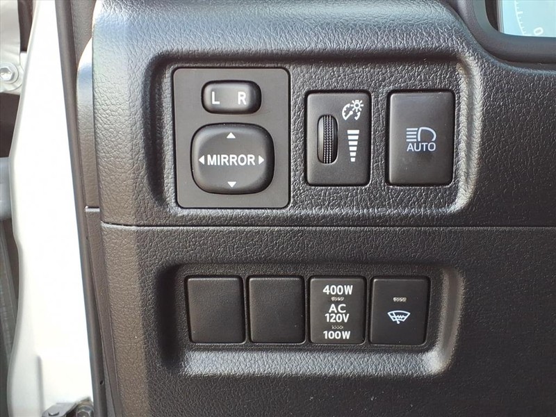 Toyota 4Runner Vehicle Full-screen Gallery Image 20