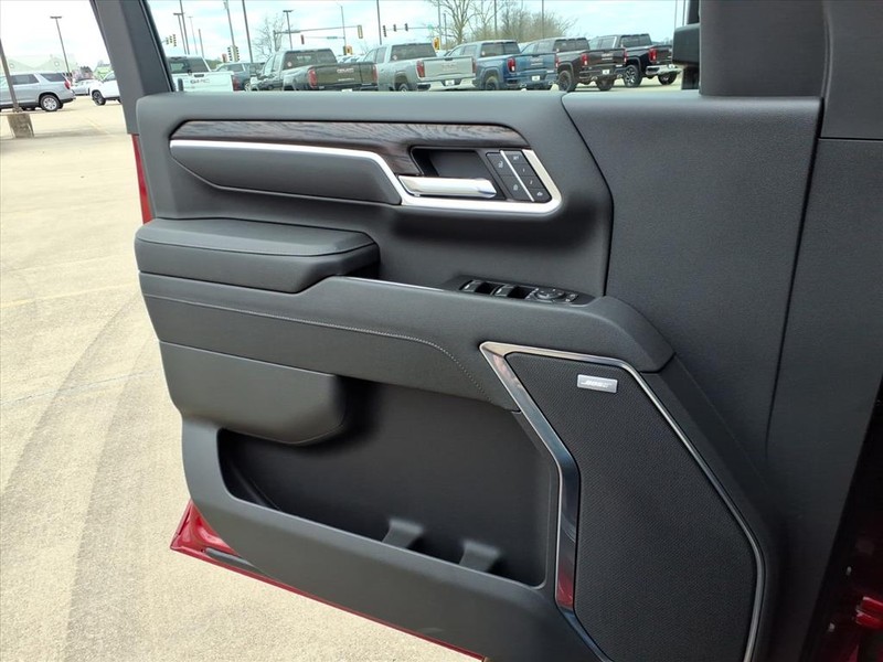 GMC Sierra 2500HD Vehicle Full-screen Gallery Image 15