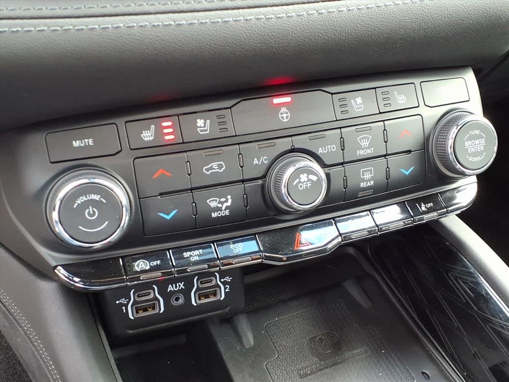 Dodge Durango Vehicle Full-screen Gallery Image 14