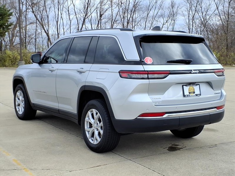 Jeep Grand Cherokee Vehicle Full-screen Gallery Image 3