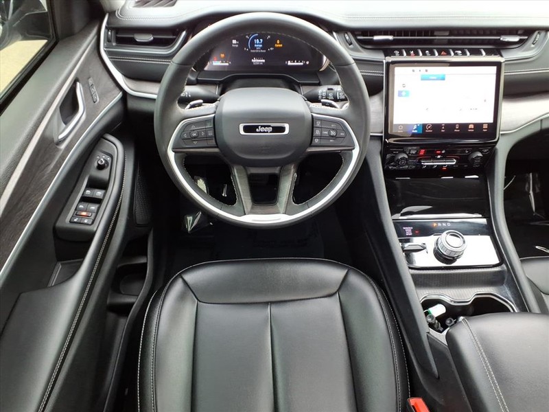 Jeep Grand Cherokee Vehicle Full-screen Gallery Image 9