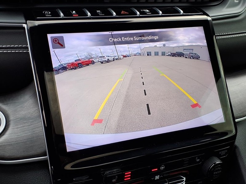 Jeep Grand Cherokee Vehicle Full-screen Gallery Image 13