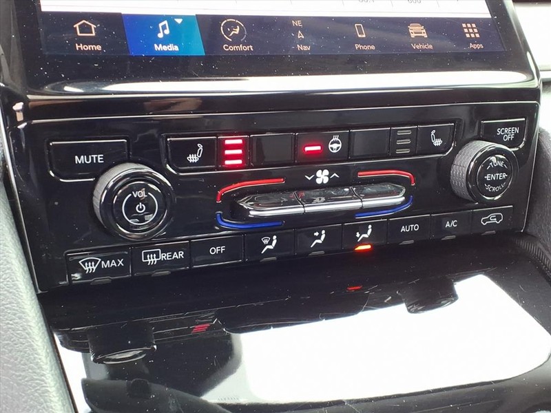 Jeep Grand Cherokee Vehicle Full-screen Gallery Image 14