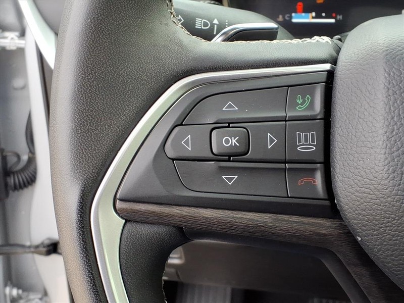 Jeep Grand Cherokee Vehicle Full-screen Gallery Image 16