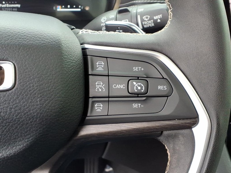 Jeep Grand Cherokee Vehicle Full-screen Gallery Image 17