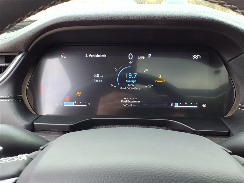 Jeep Grand Cherokee Vehicle Full-screen Gallery Image 18