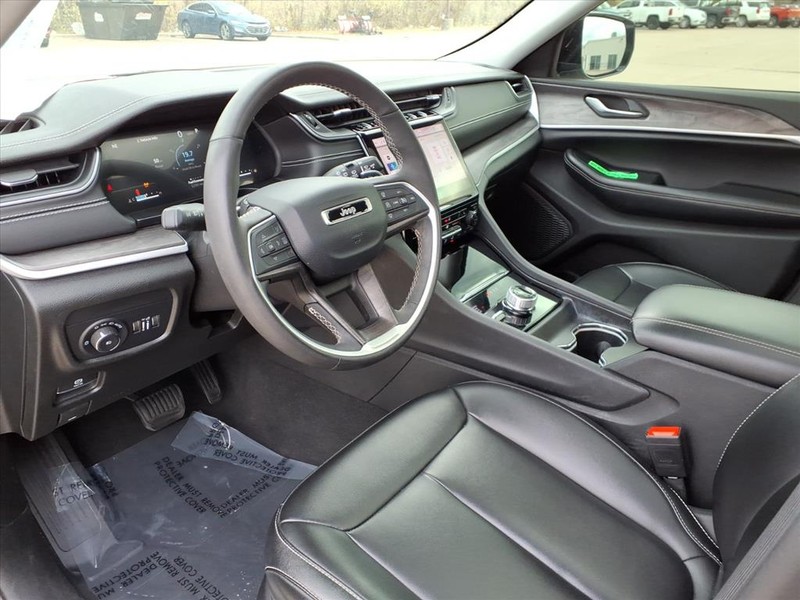 Jeep Grand Cherokee Vehicle Full-screen Gallery Image 20