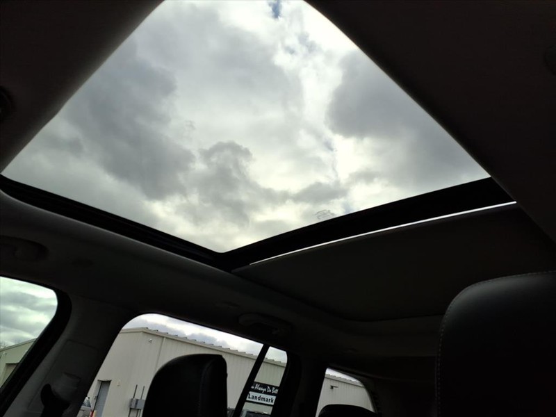 Jeep Grand Cherokee Vehicle Full-screen Gallery Image 21