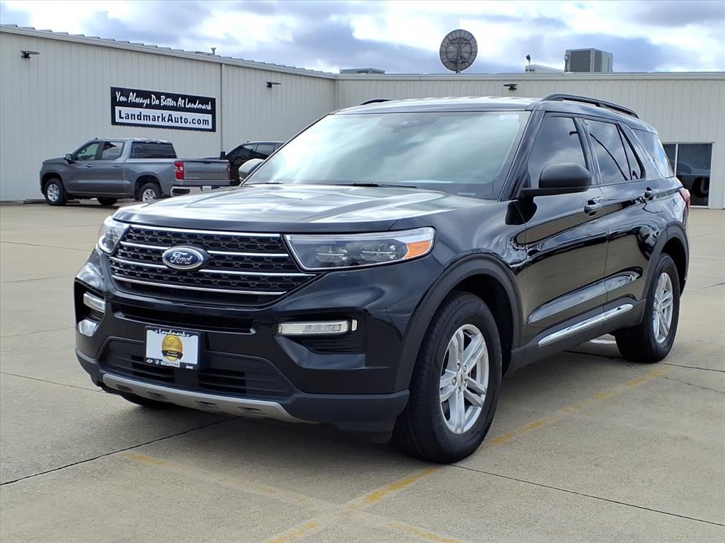 Ford Explorer Vehicle Full-screen Gallery Image 02