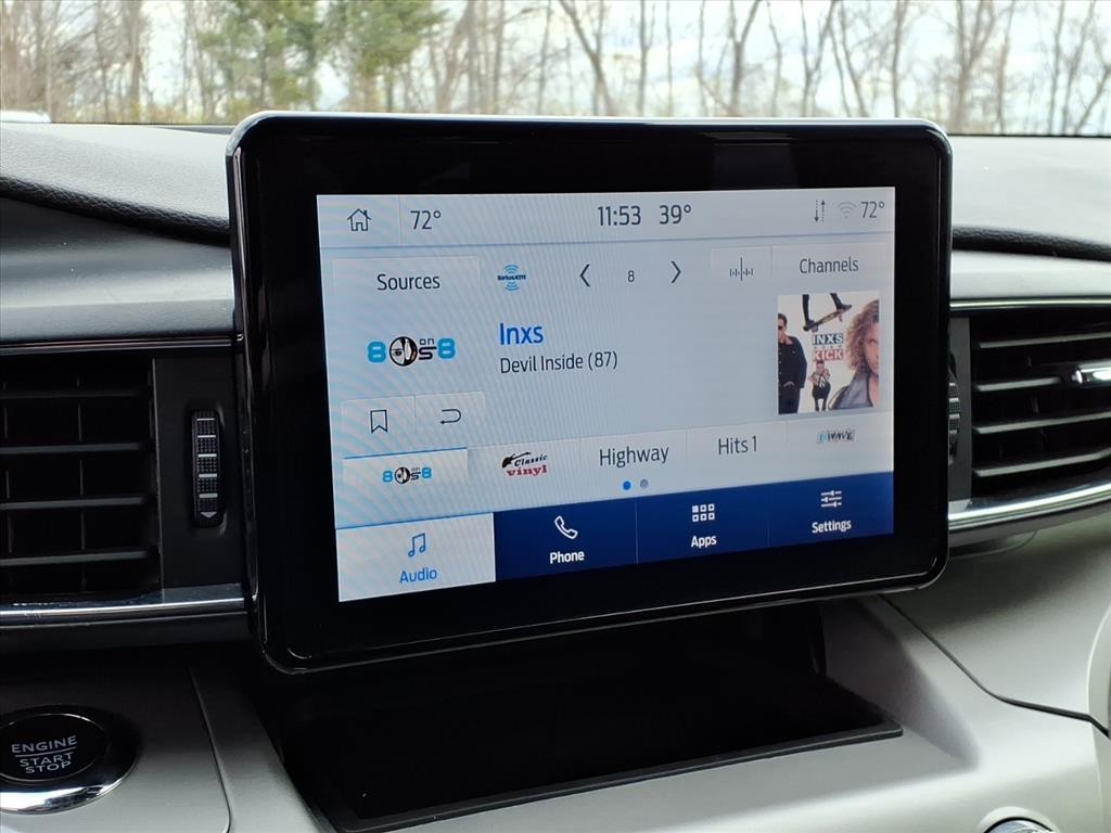 Ford Explorer Vehicle Full-screen Gallery Image 12