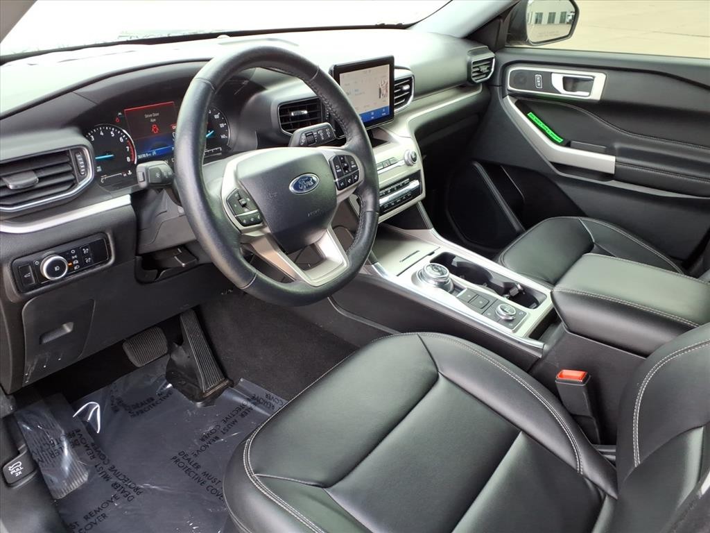 Ford Explorer Vehicle Full-screen Gallery Image 22