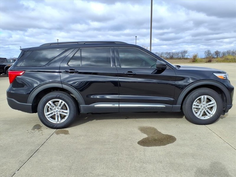 Ford Explorer Vehicle Full-screen Gallery Image 5