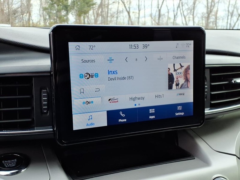 Ford Explorer Vehicle Full-screen Gallery Image 12