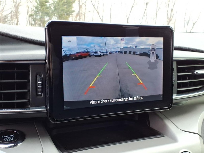 Ford Explorer Vehicle Full-screen Gallery Image 13