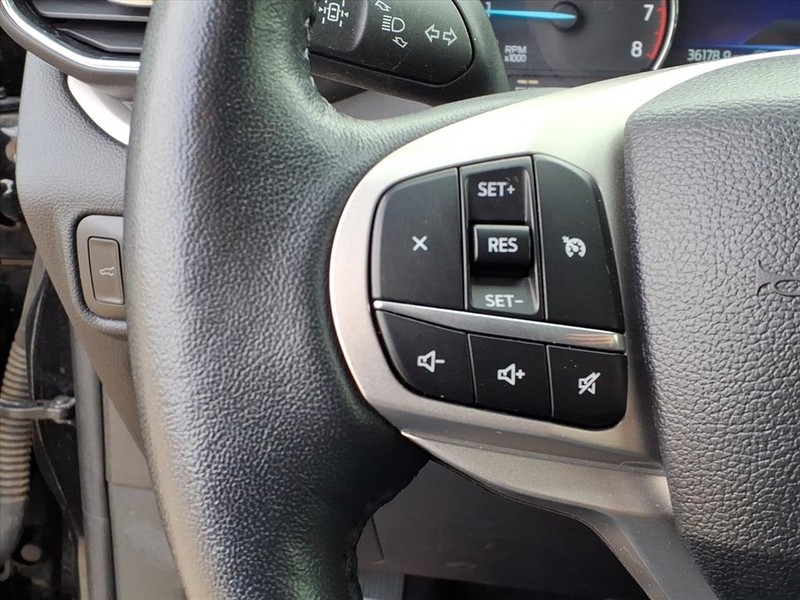 Ford Explorer Vehicle Full-screen Gallery Image 17