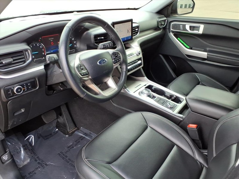 Ford Explorer Vehicle Full-screen Gallery Image 22