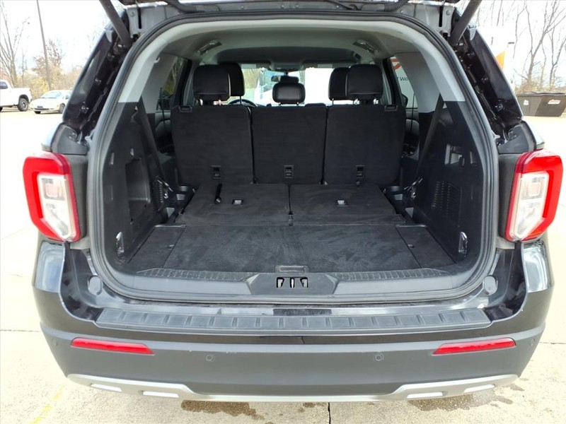 Ford Explorer Vehicle Full-screen Gallery Image 24