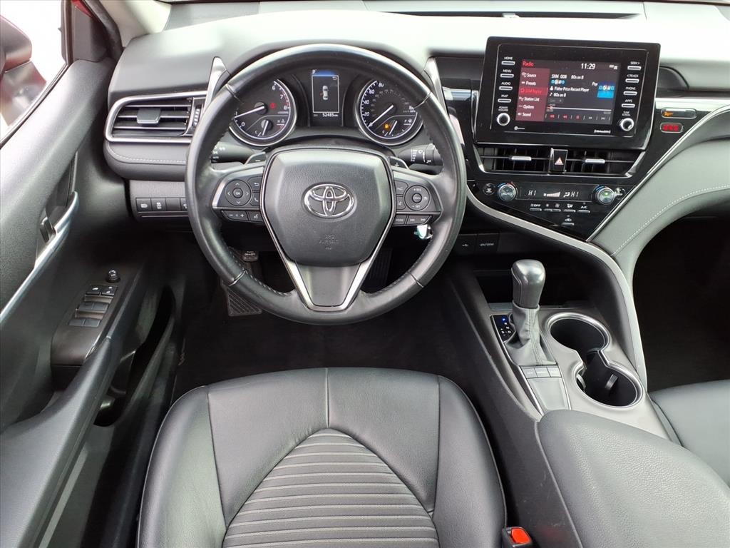 Toyota Camry Vehicle Full-screen Gallery Image 9