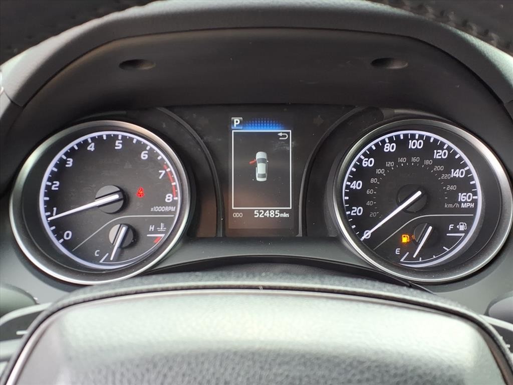 Toyota Camry Vehicle Full-screen Gallery Image 19